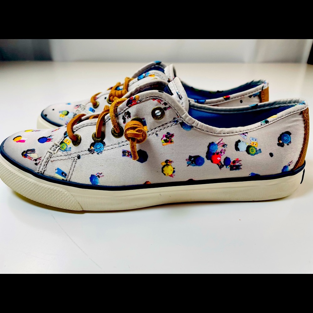 Sperry Top Sider Light Silver with Colorful Beach Umbrellas STS91568